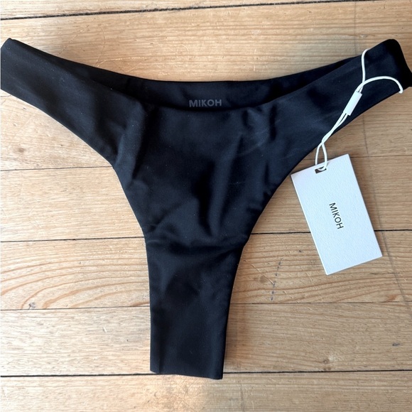 Mikoh Other - Mikoh | Corfu Bottoms 2024 Collection | NWT
Black Size Small